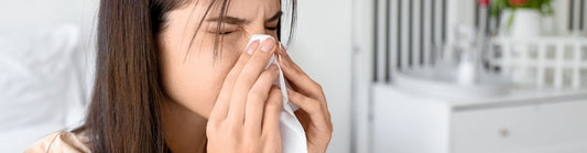 Urineverlies bij niezen? Deze simpele truc voorkomt dat je in je broek plast